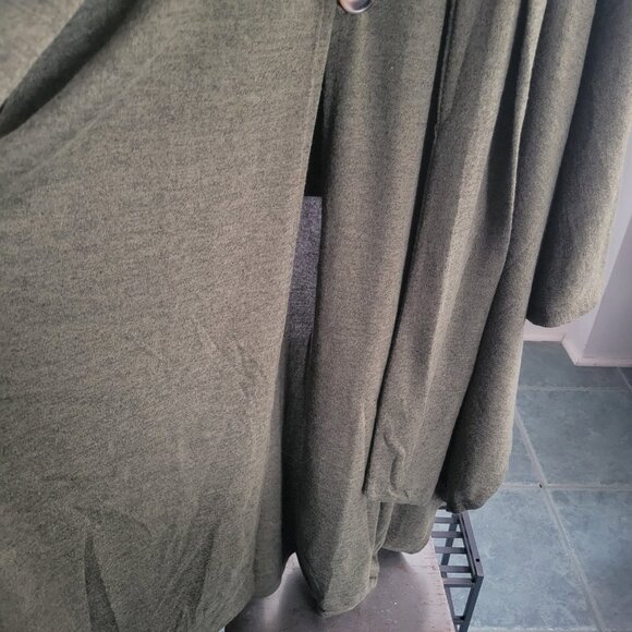 Dear Scarlett Green Knit Poncho Wrap Cape Cardigan (Size: One Size) - Picture 6 of 15